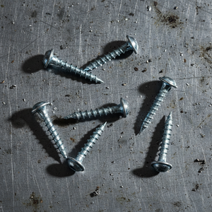 Tornillos Autorroscantes de Acero al Carbono con Rosca Gruesa, Cabeza Pan, Métricos, de Alto Torque, Clase 4, Niquelados/Zincados, para Madera - Product Image 1