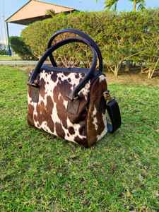 Bolso Tote de Verano Personalizado en Piel de Vacuno con Pelo, de Lujo para Mujer, Modelo LHTB-0126, Color y Logotipo Personalizables - Product Image 2