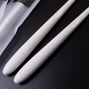 Brosse à dents jetable écologique avec poils souples Couleurs vives Caractéristique recyclable pour hôtels <span class=keywords><strong>Airbnb</strong></span> Homestay - Product Image 2