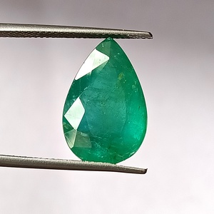 Piedra Preciosa de Esmeralda Verde Zambiana Natural de 8.25 Quilates, Corte Pera Facetado, para Joyería - Product Image 1