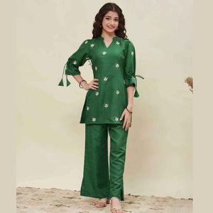 Ensemble coordonné élégant en coton mélangé de qualité supérieure, haut et bas en coton mélangé, entièrement cousu, pour le bureau ou les occasions décontractées, pour femmes. - Product Image 2