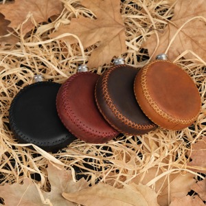 Gourde à whisky en cuir, forme ronde, élégante, portable, parfaite pour les voyages, les cadeaux et l'utilisation personnelle au bar. - Product Image 2