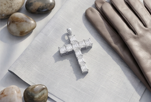 Colgante de Cruz con Diamantes Cultivados en Laboratorio con Corte Esmeralda, Joyería Religiosa, Regalo para Hombres y Mujeres - Product Image 4