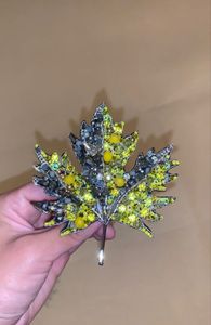 Broche élégante personnalisée faite à la main avec broderie et perles, perles décoratives de haute qualité, d'inspiration vintage, pour mariage, fiançailles, fête - Product Image 6