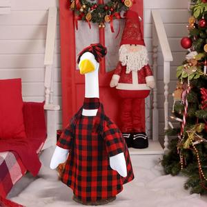 Tenue de Noël à carreaux rouges et noirs pour oie de jardin de 23 pouces en ciment ou en plastique, idéale pour la pelouse, la véranda ou le jardin - Product Image 3