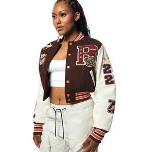 Veste courte de style varsity pour femme, marron crème, manches contrastées, patch lettres brodé, boutons sur le devant - Product Image 5
