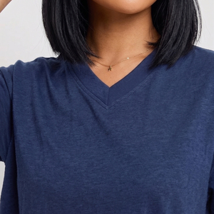 T-shirt oversize pour femme à col en V, couleur unie, épaules tombantes, séchage rapide, en jersey - Product Image 4