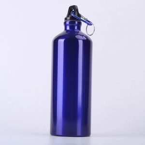 Bouteille d'eau sportive en aluminium personnalisée avec mousqueton - Tasse en métal réutilisable pour le camping et les voyages en plein air - Product Image 4