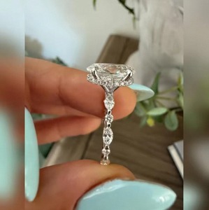 Anillo de Diamante Cultivado en Laboratorio de Corte Ovalado de 3 Quilates para Mujer, Joyería de Oro de Lujo para Boda, Compromiso, Aniversario, Regalo en Oro de 9K, 14K, 18K - Product Image 4