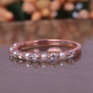 Anillo de Boda Vintage con Perlas y Moissanita, Plata de Ley 14K, Anillo de Perlas Naturales, Media Eternidad, Anillo Apilable para Mujer - Product Image 1