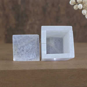 สินค้าใหม่ที่มียอดขายสูงสุดธรรมชาติคุณภาพสูง Selenite ชาร์จกล่องสี่เหลี่ยมคริสตัล Selenite กล่องสําหรับชาร์จอัญมณีรายการ - Product Image 1
