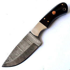 Cuchillo de Caza Artesanal de Acero de Damasco, Hoja de Punta Caída, Mango Negro con Incrustaciones Doradas, Cuchillos de Damasco Personalizados OEM en Venta - Product Image 1