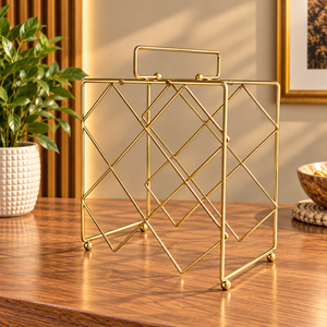 Porte-bouteilles à cadre incliné avec capacité pour 4 bouteilles, support de comptoir en métal doré pour bar, restaurant, maison, rangement et présentation - Product Image 4