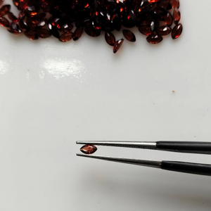 Granat rouge naturel 3,5x2MM taille marquise, pierres précieuses de qualité supérieure pour la fabrication de bijoux - Product Image 1
