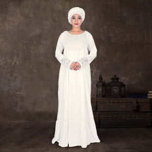 Kaftan modeste en rayonne avec empiècements en dentelle Rasel, détails aux poignets, ourlet froncé doux, grande taille, longueur au sol, silhouette fluide pour l'Aïd - Product Image 3