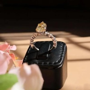 Anillo de Diamante Amarillo Corte Pera con Piedras Laterales Marquise en Oro Amarillo Sólido, Anillo de Compromiso Único, Joyería Nupcial de Lujo, Regalo - Product Image 2