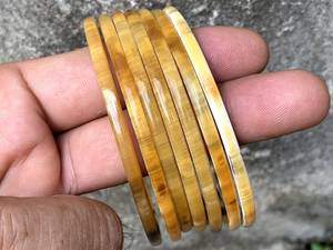 Bracelets en corne de buffle naturelle polie, écologiques, faits à la main, bijoux de luxe personnalisés par TIMELESS CRAFT - Product Image 1