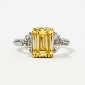 Bague de fiançailles en or blanc 14 carats avec diamant de laboratoire jaune fantaisie taille émeraude de 3,50 carats VS2, certifié IGI, 4g - Product Image 1