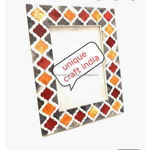 Cadre photo en bois fait main avec incrustation de résine bleu profond, motif chevrons, décoration de table artisanale moderne - Product Image 3