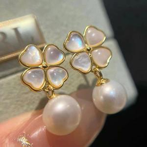 Boucles d'oreilles classiques et élégantes en perles Barrok, tempérament polyvalent avec des perles d'eau douce irrégulières, beauté naturelle - Product Image 2