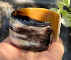 กำไลเขาควายทำมือสไตล์โมเดิร์นสีดำเป็นมิตรต่อสิ่งแวดล้อม - Product Image 6