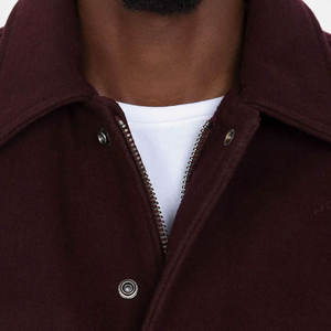 Veste varsity pour homme, bleu clair et beige, coupe classique, col rabattu, fermeture boutonnée, vêtement décontracté pour l'automne - Product Image 4
