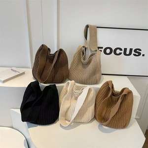 กระเป๋าถือสะพายไหล่ลายสัตว์สำหรับผู้หญิง พร้อมซิปและตัวล็อคแบบเกี่ยว - Product Image 1