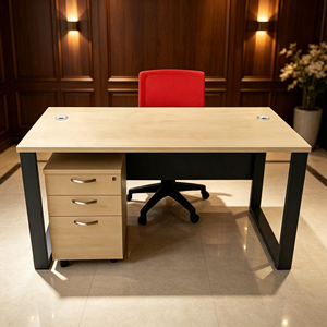 Bureau de direction rectangulaire moderne avec pieds en métal et plateau en bois pour usage commercial - Product Image 1