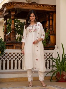 Conjunto de Traje Bordado de Seda Mango Premium para Mujer |   Pantalón Recto y Dupatta de Diseñador |   Venta al por Mayor de Ropa Global - Product Image 1