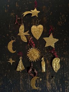 Anneau de serviette en métal Gold Horse, porte-serviettes gaufré, décoration de table pour fêtes et dîners - Product Image 1