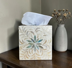 Caja de pañuelos de bambú hecha a mano con mosaico floral cuadrado, decoración moderna y contemporánea para el hogar - Product Image 1