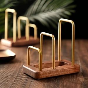 Juego de bandejas para cables de madera con ranuras curvas y estante superior para un almacenamiento organizado en la encimera - Product Image 3