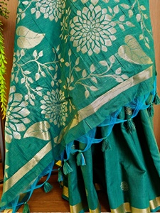 Sari en soie vert émeraude avec imprimé floral, tenue traditionnelle pour femmes, pour mariage et occasions de fête - Product Image 3