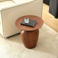 Table d'appoint rustique en bois, écologique et durable, idéale pour le salon, la décoration de style farmhouse, les coins de chambre et un espace convivial.