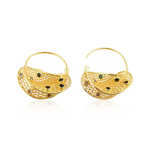 Boucles d'oreilles créoles ouvertes plaquées or 18 carats, design minimaliste et unique, bijou rond élégant, texturé, moderne et léger - Product Image 2