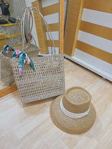 Sac fourre-tout décontracté en paille tressée, style boîte, vintage, rond, avec bandoulière en cuir PU, fermeture éclair et broderie - Product Image 2