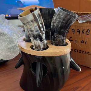 Ensemble de verres à shot en corne de bœuf polie, faits à la main, style Viking, avec support en bois d'art populaire, tasses médiévales en corne naturelle, écologiques - Product Image 1