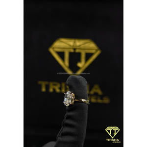 Elegante anillo de compromiso con diamante moissanita de corte ovalado VVS, plata de ley 925 chapada en oro amarillo, joyería de Trisha Jewels - Product Image 3
