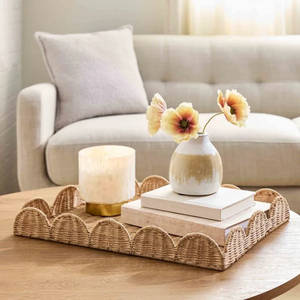 Plateau en rotin exquis, rectangulaire, tressé, bord festonné, matériau naturel, pour table basse, présentation de fruits et de pain, rangement, vente en gros - Product Image 1