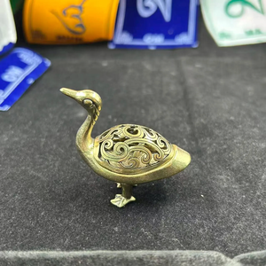 Brûleur d'encens décoratif arabe Bakhoor en métal pour une expérience Oud haut de gamme dans les contextes religieux et domestiques - Product Image 4