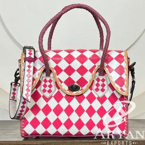 Bolso Tote de Cuero Hecho a Mano, Diseño a Cuadros Rosa y Blanco, Elegante Bolso de Mano para Mujer, Bolso Bandolera, Bolso de Viaje, Bolso de Trabajo - Product Image 1