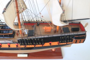 Maqueta de Barco Histórico Británico HMS SURPRISE, Hecha a Mano y Pintada en Madera, Artículo Coleccionable - Product Image 6