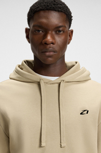 Conjunto de Sudadera con Capucha y Pantalones Deportivos para Hombre, Color Beige, Corte Regular, Estilo Casual, Color Sólido con Logotipo Frontal, Ropa de Otoño - Product Image 4