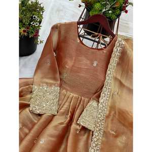 Vestido de fiesta de diseñador-Conjunto de fondo y Dupatta con bordado pesado Tamaño XL - Product Image 5