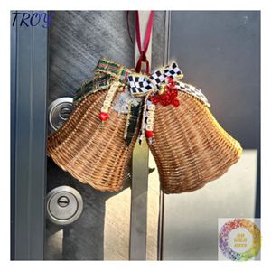 Décoration de cloche en rotin faite à la main, ornement suspendu tissé blanc pour les célébrations de Noël et la décoration saisonnière rustique - Product Image 3