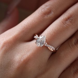 Bague de fiançailles en diamant de laboratoire taille poire 1,5 carat, or rose 14 carats, bande pavée de diamants torsadée, certifiée IGI, solitaire en diamant de laboratoire - Product Image 2