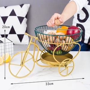 Cesta para frutas con diseño de alambre abierto que permite que el aire circule libremente, ayudando a que las frutas se mantengan frescas por más tiempo sin retener la humedad. - Product Image 2