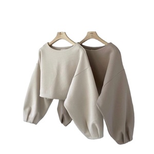 Sudadera Corta Oversize de Felpa para Mujer con Logotipo Frontal y Cuello Redondo con Borde Crudo, Color Personalizado - Product Image 1