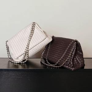 Bolso de Hombro de Cuero Genuino Tejido Vintage Premium para Mujer, Elegante Bolso de Mano Artesanal con Solapa y Correa de Cadena Plateada - Product Image 5