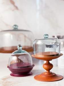 Soporte de madera de alta gama para pasteles con cúpula de vidrio transparente para exhibición profesional en mostradores de panadería - Product Image 1